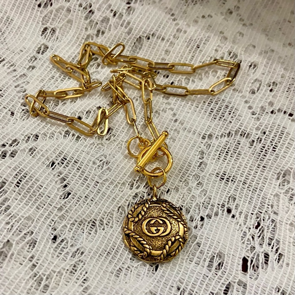 Vintage, Rare Gucci Gold Tone Charm with 18in Gold Plated Chain Necklace - Picture 2 of 7